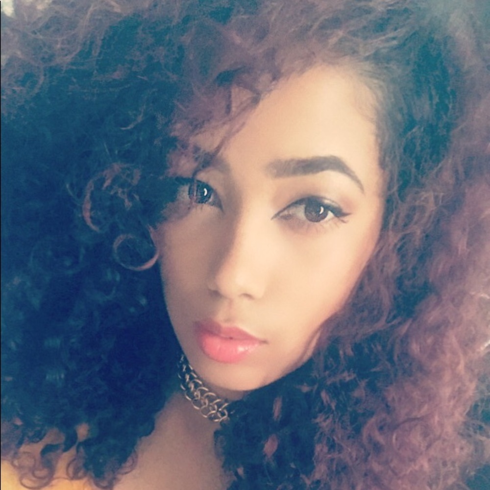 Meet your Posher, Aivory